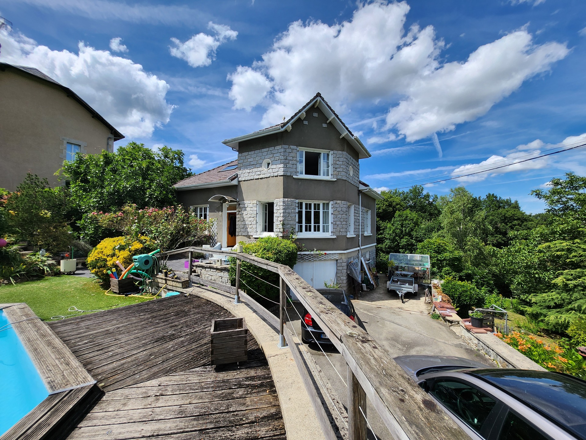 Demeure avec piscine à vendre à Saint-Léonard-de-Noblat (87400)