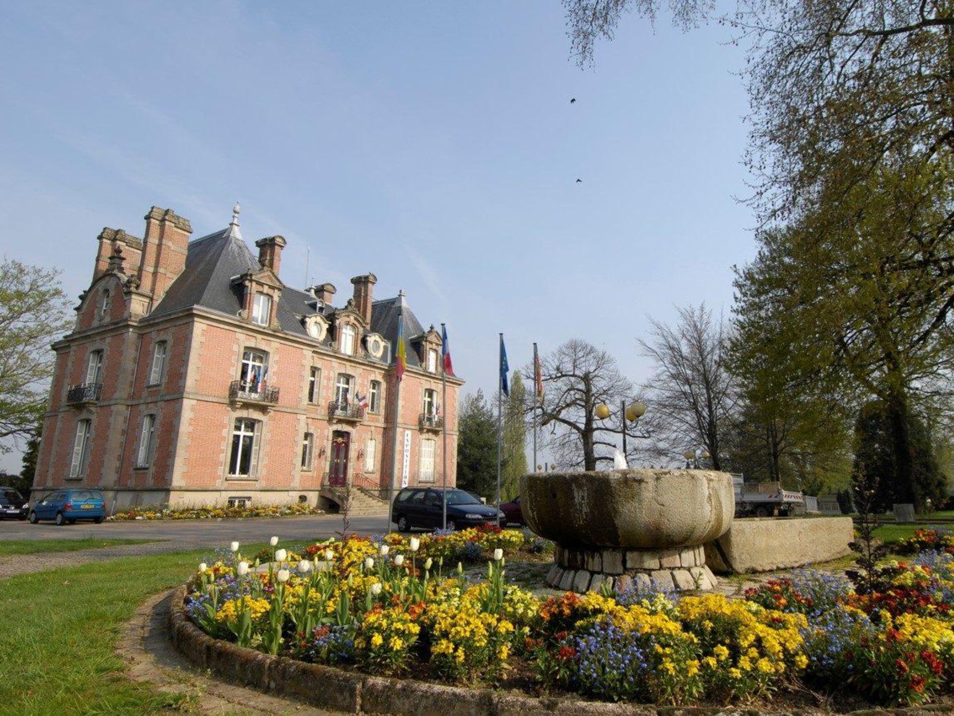Bourg équipé de Haute-Vienne, commerces et services de proximité