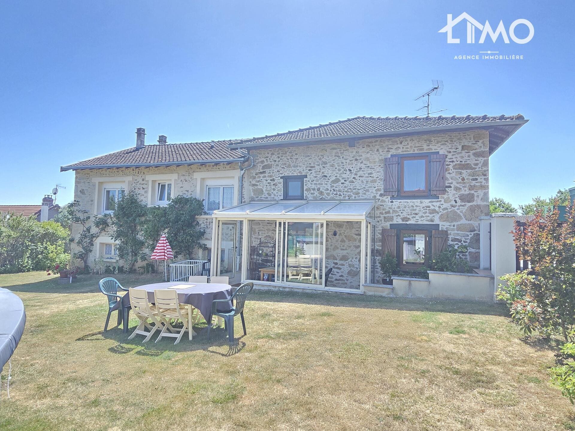 Maison de bourg en pierre à vendre à Royères (87400)