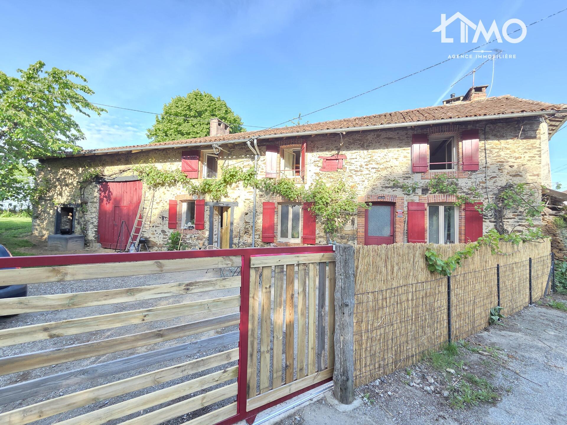 Maison en pierre rénovée à vendre à Saint-Paul (87260)
