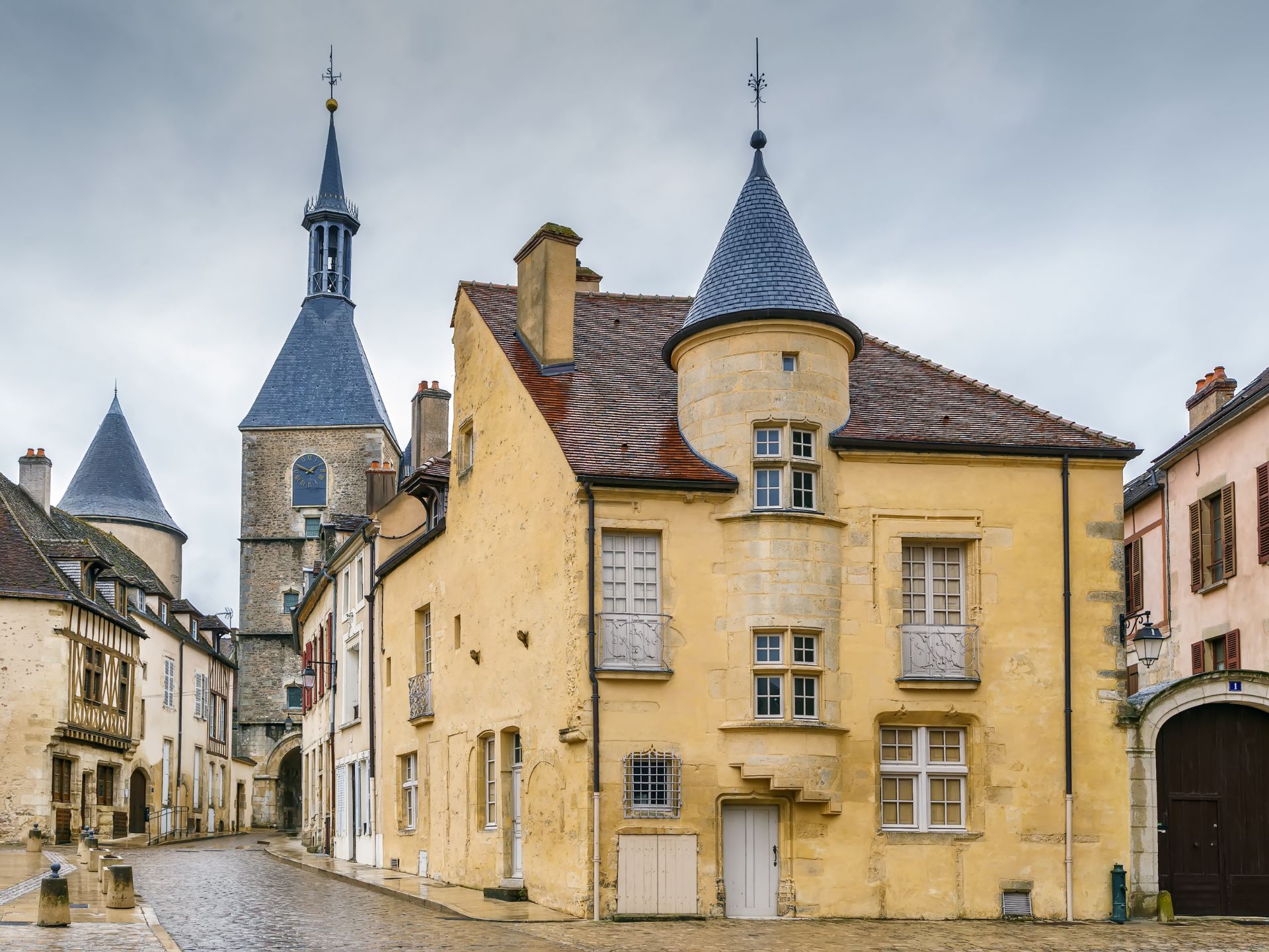 Acquérir une maison de maître, ses atouts et ses charges réelles
