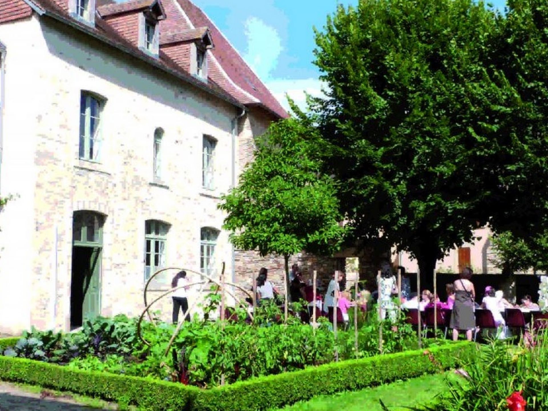 Le centre ancien, les équipements et le cadre de vie à Saint-Yrieix-la-Perche